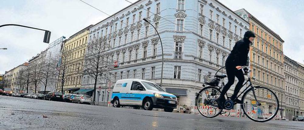 Noch sind in der Stargarder Straße Autos und Fahrräder unterwegs. Bald könnte hier eine Fahrradstraße entstehen.