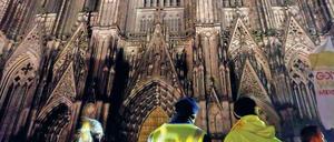 Zum Jahreswechsel waren 1500 Beamte von Land und Bund vor dem Kölner Dom und im Hauptbahnhof eingesetzt. 