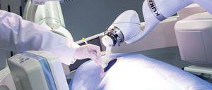 Gemeinsam am OP-Tisch. Roboter sind präzise Helfer in der Medizin.