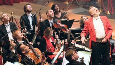 Klassik mit Wow-Effekt. Unmöglich für Dirigent Martin Brabbyns und die Musiker des DSO, im Tempodrom den Blick immer nur auf die Noten zu richten.