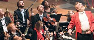 Klassik mit Wow-Effekt. Unmöglich für Dirigent Martin Brabbyns und die Musiker des DSO, im Tempodrom den Blick immer nur auf die Noten zu richten.