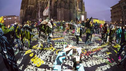 Ein Jahr nach den Übergriffen feiert Köln das neue Jahr in einer Sicherheitszone.