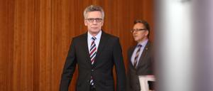 Bundesinnenminister Thomas de Maiziere (CDU) kommt am 23.12.2016 in Berlin auf zu einer Pressekonferenz im Innenministerium. 