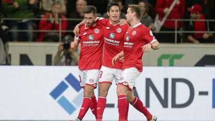 Der Mainzer Yunus Malli (links) möchte demnächst in Wolfsburg jubeln.