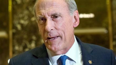 Ein alter Bekannter für Berliner: Dan Coats, der frühere US-Botschafter in Deutschland und Senator von Indiana. 