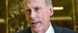 Ein alter Bekannter für Berliner: Dan Coats, der frühere US-Botschafter in Deutschland und Senator von Indiana. 