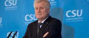 Die Anhänger der CSU vertrauen laut einer Forsa-Umfrage dem bayerischen Ministerpräsident Horst Seehofer (CSU) weniger als Bundeskanzlerin Angela Merkel (CDU). 