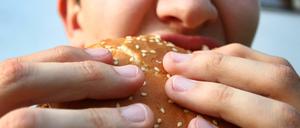 Fast fertig kaufen und mühelos ist etwas zu Essen da: Die Deutschen mögen Fertiggerichte. 