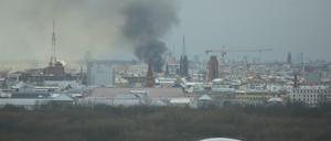 Rauch über Berlin. Dieses Bild schickte uns ein Tagesspiegel-Leser.