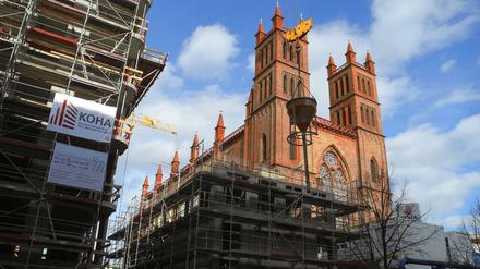 In Bedrängnis: Die Gefährdung der Friedrichwerderschen Kirche Schinkels durch Neubauten passt gut zur Gesamtlage des evangelischen Glaubens in Berlin.