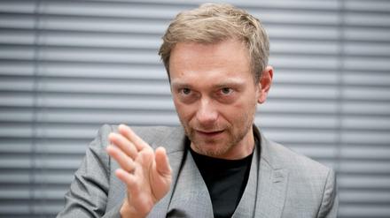 FDP-Chef Christian Lindner will seine Partei wieder in den Bundestag manövrieren. Und am liebsten auch in die Regierung.