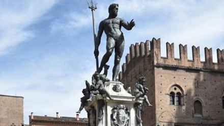 Zu nackt für Facebook? Die Neptun-Statue in Bologna