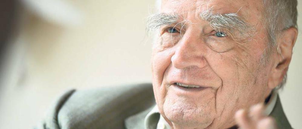 Weiter unter Rechtfertigungszwang. Der Schriftsteller Martin Walser, der am 24. März 90 Jahre alt wird. 