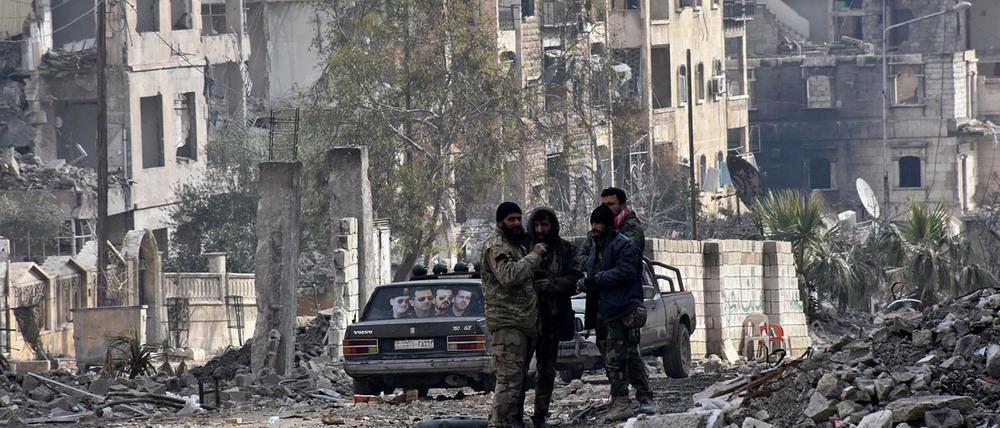 Nicht identifizierte bewaffnete Männer in Aleppo.