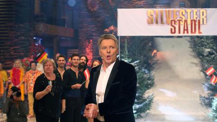 Joerg Pilawa hat den "Silvesterstadl" aus dem Quotentief moderiert. 3,47 Millionen Zuschauer haben eingeschaltet.