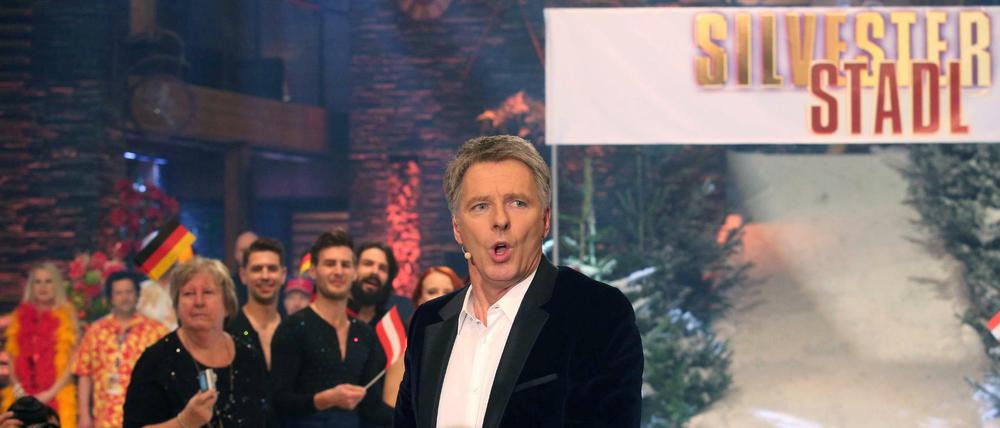 Joerg Pilawa hat den "Silvesterstadl" aus dem Quotentief moderiert. 3,47 Millionen Zuschauer haben eingeschaltet.