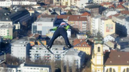Stefan Kraft sicherte sich in Innsbruck Platz eins in der Qualifikation.