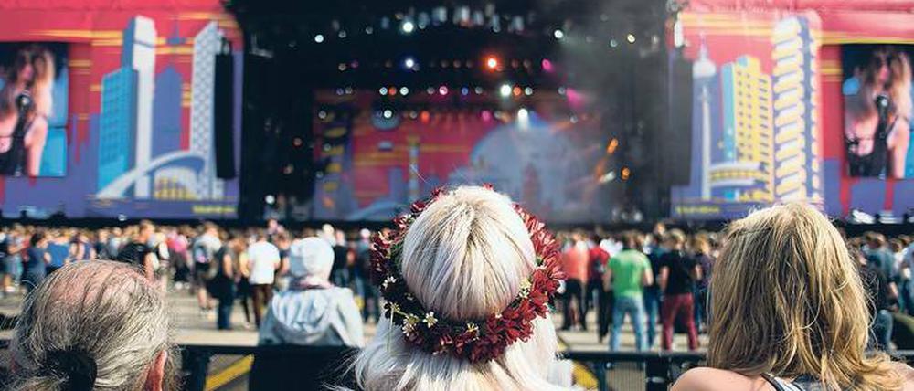 Wo sonst Jockeys ihre Vollblüter Runde um Runde zu Höchstleistungen treiben, könnten im September Pop-Acts auftreten.