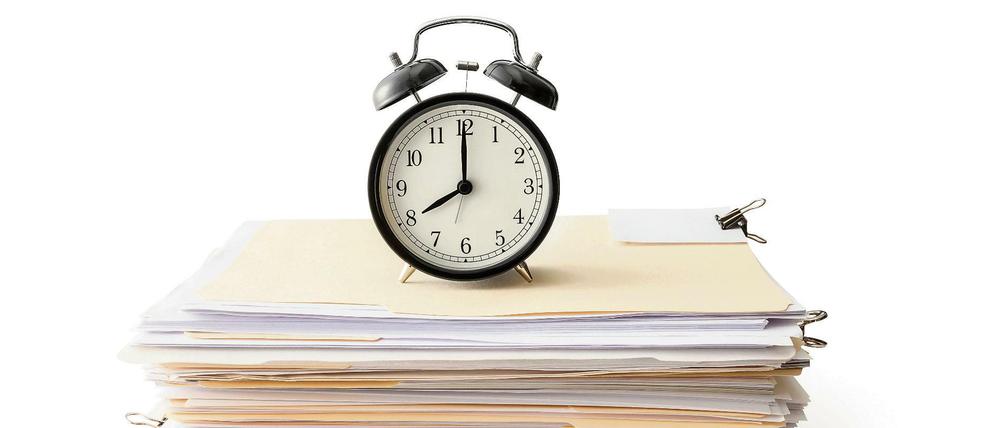 Arbeitgeber lehnten den Entwurf als „Überdosis Bürokratie“ ab. Die reduzierte Arbeit müsste zudem ausgeglichen werden.