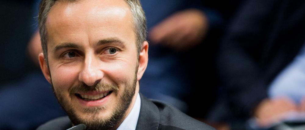 Jan Böhmermann kann wieder lachen. Das Strafverfahren gegen ihn ist eingestellt, und die Regierung schuldet ihm ein paar Erklärungen.