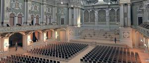 Pompös. Blick in den 1888 im Stil des Historismus ausgestatteten Saal der Alten Philharmonie.