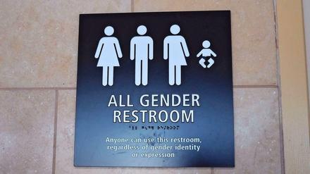 Schild einer All-Gender-Toilette in den USA.