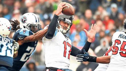 Unter Druck. Brock Osweiler (17) soll die Houston Texans in die nächste Play-off-Runde führen. Nach einer katastrophalen regulären Saison gilt er aber als Schwachstelle des Teams.
