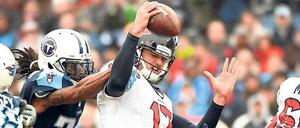 Unter Druck. Brock Osweiler (17) soll die Houston Texans in die nächste Play-off-Runde führen. Nach einer katastrophalen regulären Saison gilt er aber als Schwachstelle des Teams.