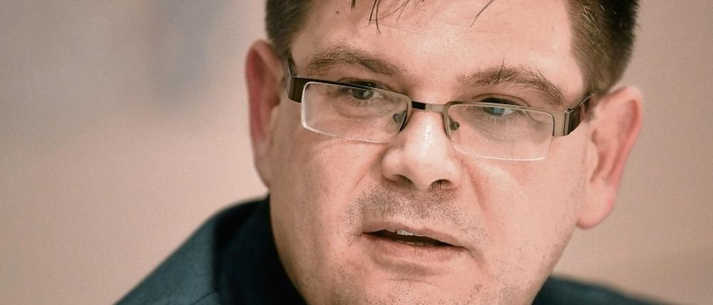 Der Linken-Politiker und neue Berliner Staatssekretär Andrej Holm will sich zu den Stasi-Vorwürfen äußern.