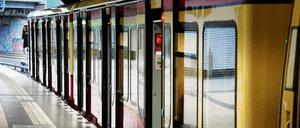 Alle eingestiegen? Die Türen schließen, hier am S-Bahnhof Westkreuz.
