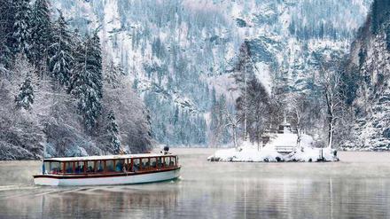 Wunderschöner Winter. Blick auf den Königsee in Bayern. 