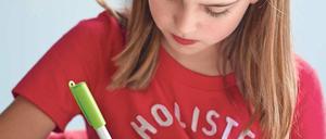 Schülerinnen und Schüler sollen von Anfang an spontan schreiben, selbst wenn sie dabei Fehler machen, meint Renate Valtin.