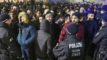 Gut kontrolliert? Am Kölner Polizeieinsatz in der Silvesternacht scheiden sich die Geister.