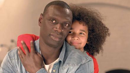 Süßer Fratz. Gloria Colston mit Filmpapa Omar Sy. 