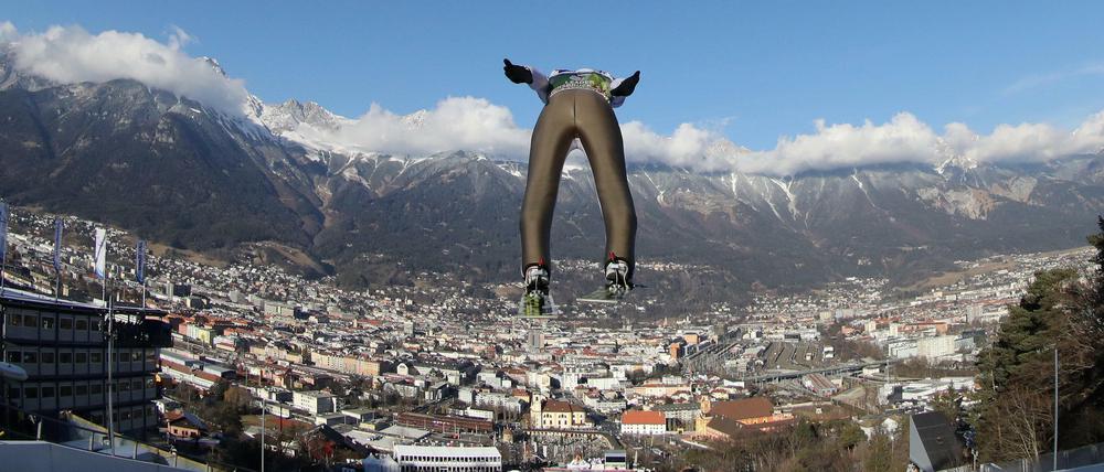 Nur Siegen ist noch schöner als Fliegen. Kamil Stoch hat bisher alle großen Titel gewonnen - bis auf den bei der Vierschanzentournee. 