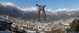 Nur Siegen ist noch schöner als Fliegen. Kamil Stoch hat bisher alle großen Titel gewonnen - bis auf den bei der Vierschanzentournee. 