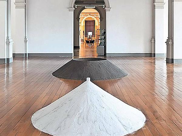 Salz und Basalt. "Bergwerk" heißt Micha Ulmans Skulptur, die er 2011 im Lindenau-Museum zeigte.