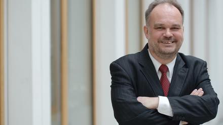 Wer nicht unbedingt umziehen muss, lässt es lieber sein, sagt Mieterbund-Direktor Lukas Siebenkotten.