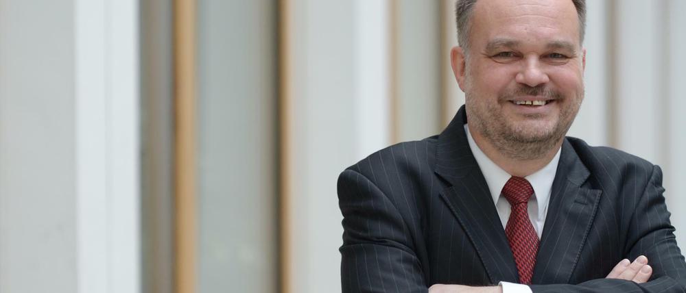 Wer nicht unbedingt umziehen muss, lässt es lieber sein, sagt Mieterbund-Direktor Lukas Siebenkotten.