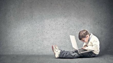 Kinder sollen früh den Umgang mit Computern lernen. 