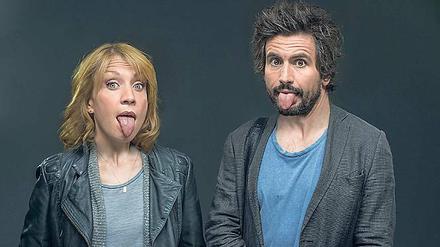 Wer ist hier der wahre Einstein? Tom Beck spielt in der neuen Sat1-Serie zwar den unehelichen Nachkommen des berühmten Physikgenies, doch im wahren Leben hat Serienkollegin Annika Ernst nicht nur ein 1er-Abitur, sondern feiert auch noch am selben Tag Geburtstag wie der Nobelpreisträger.