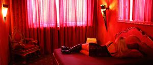 Zuschuss für käufliche Liebe? Pflegebedürftige leiden oft unter der Tabuisierung ihrer Sexualität. 