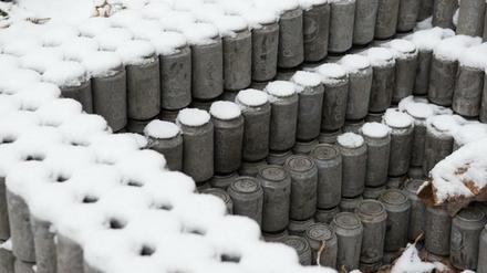 Pepsi im Schnee. Installationsansicht von Kaari Upsons My Mom Drinks Pepsi II, 2015.