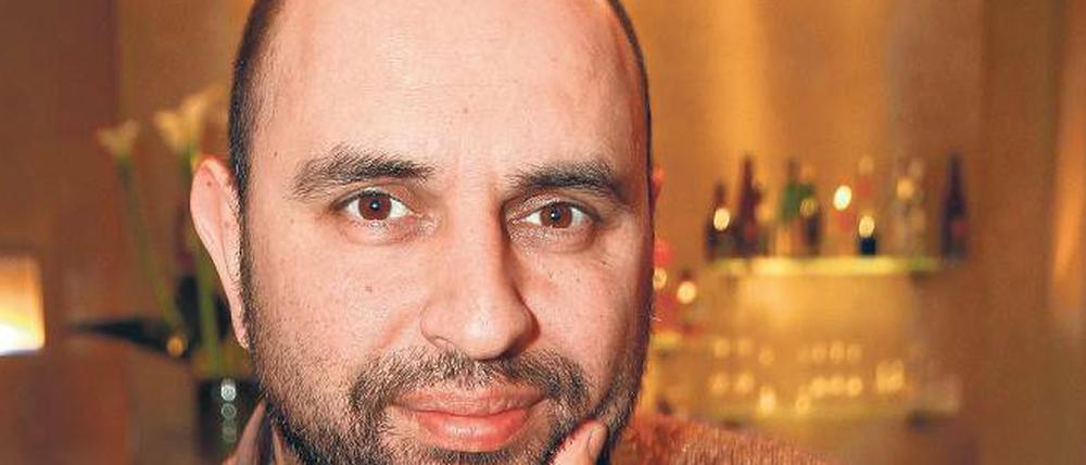 Haut es raus.  Kabarettist Serdar Somuncu nimmt in der ZDF-„heute-show“, seinem n-tv-Talk oder auch in der „Blauen Stunde“ bei Radio Eins kein Blatt vor den Mund.