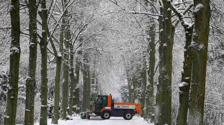 Die Winterdienste werden auch in den nächsten Tagen viel zu tun haben.