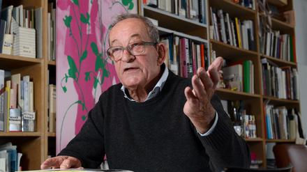 Will Entschleunigung im Betrieb. Ausstellungsmacher Kasper König, 73, in seinem Berliner Büro.