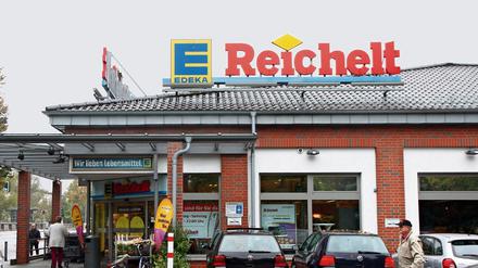 Heißt bald nur noch Edeka: Der "Edeka-Reichelt" Supermarkt an der Sundgauer Staße in Zehlendorf. 