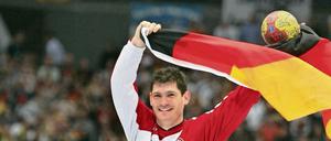 Henning Fritz, 42, spielte 235-mal für das deutsche Nationalteam. Der Magdeburger wurde 2004 Europameister, das Foto zeigt ihn nach dem WM-Sieg 2007. 