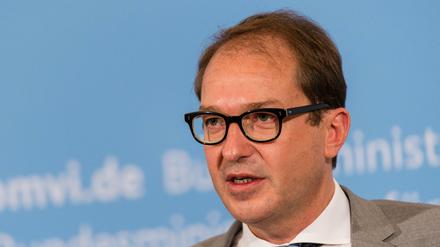 Bundesverkehrsminister Alexander Dobrindt (CSU) spricht auch schon vom "Nafri". Er hält das für eine geistreiche Provokation.