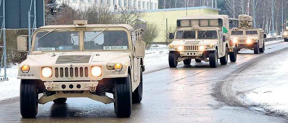 Auf der Durchfahrt: Die aktuelle Verlegung von Material und Fahrzeugen der US-Armee durch Deutschland Richtung Osten hat konträre Reaktionen ausgelöst.